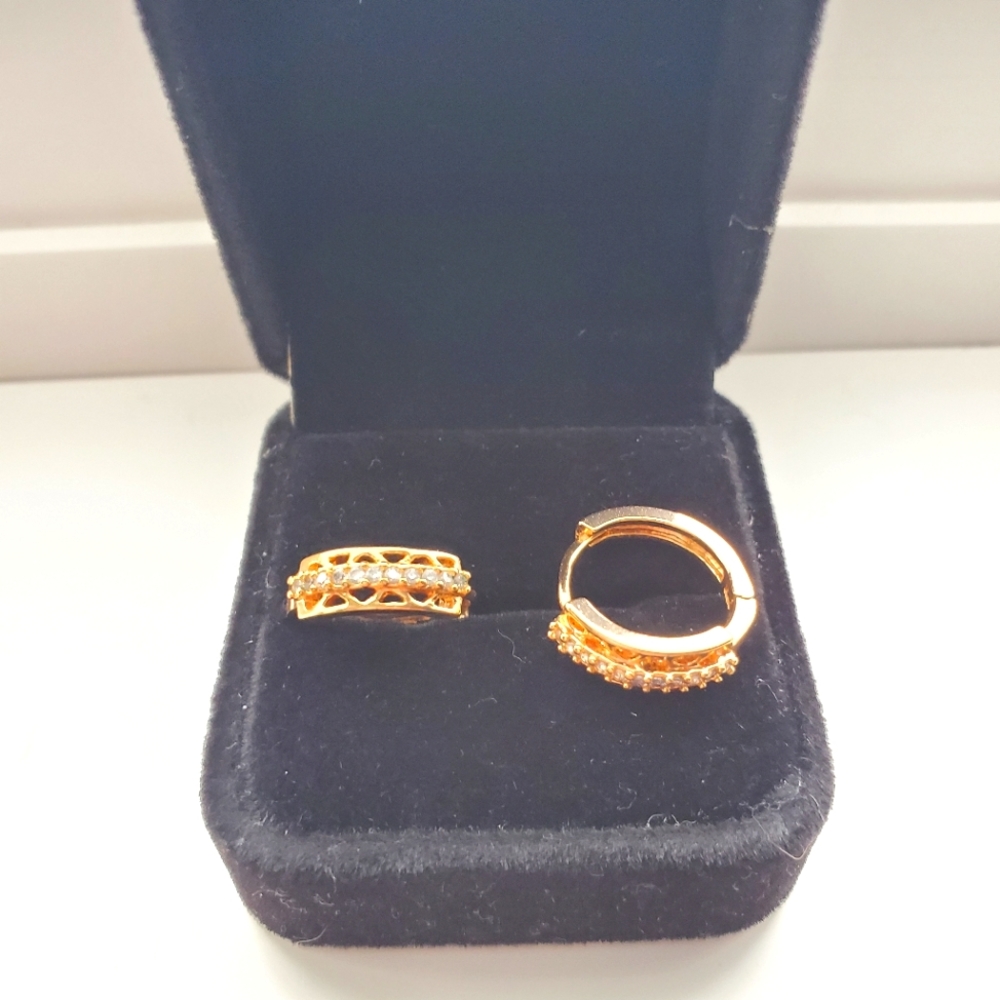 Beautiful Earrings 10k Gold Plated
